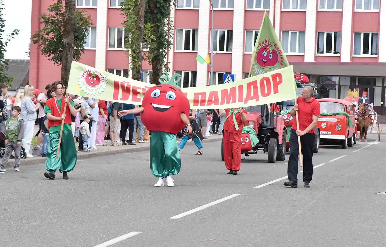 С томатным вкусом и душой: на Гродненщине прошел легендарный гастрофестиваль Ивьевский помидор – 2026