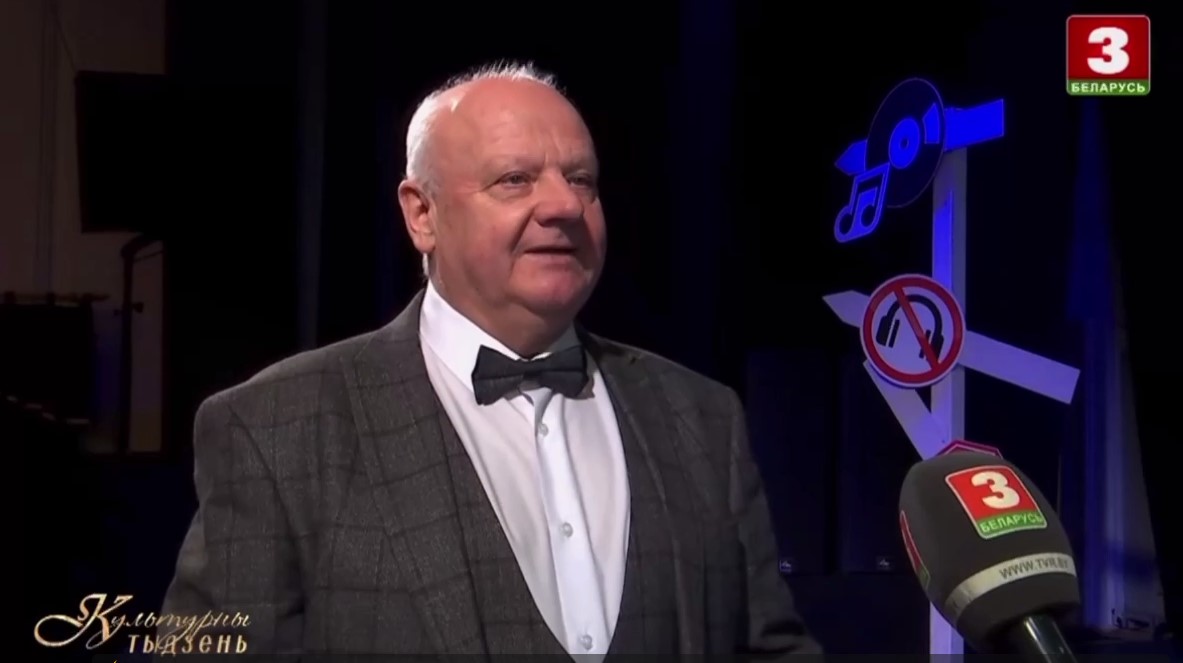 Артисты Молодежного театра эстрады поздравили мужчин с Днем защитников Отечества