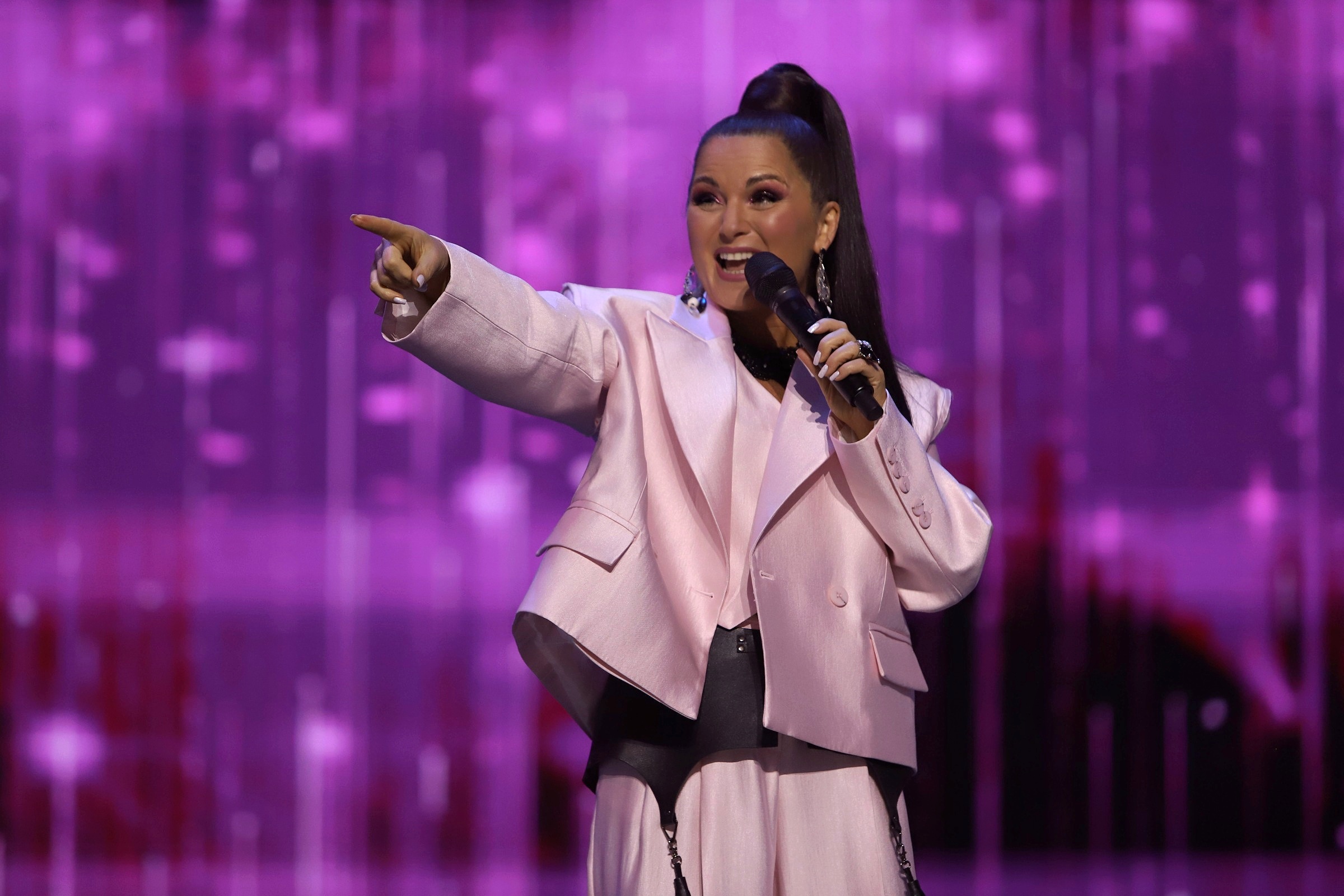 Молодежный театр эстрады поздравил милых дам с Международным женским днем на главной сцене страны